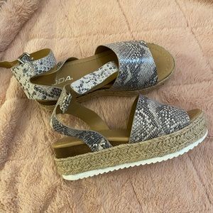 soda size 8 sandals!